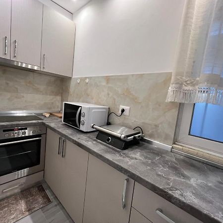Apartment Tirana On Myslym Shyri Exteriör bild