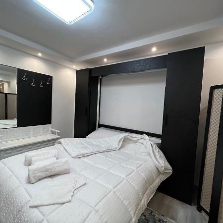 Apartment Tirana On Myslym Shyri Exteriör bild