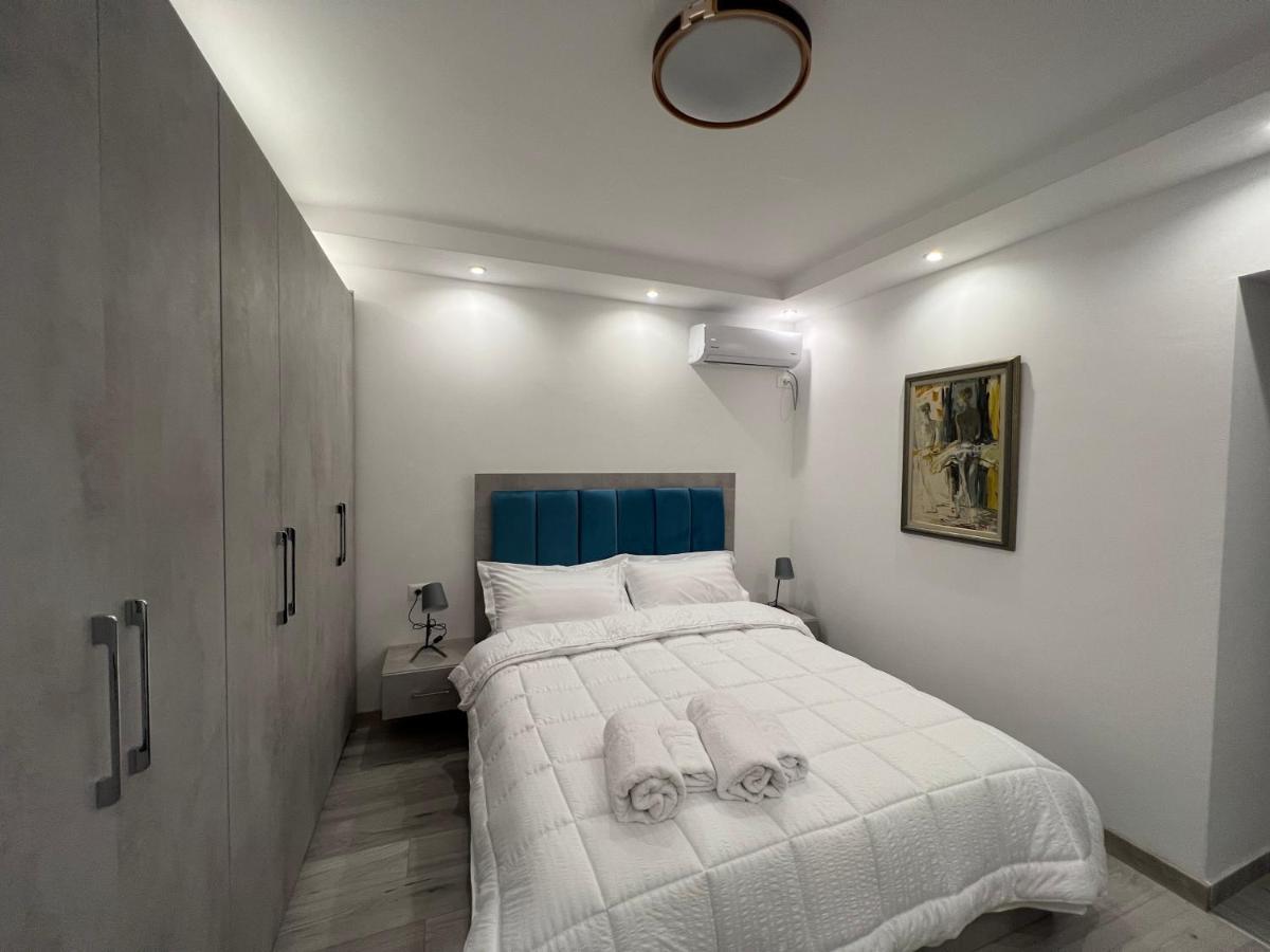 Apartment Tirana On Myslym Shyri Exteriör bild