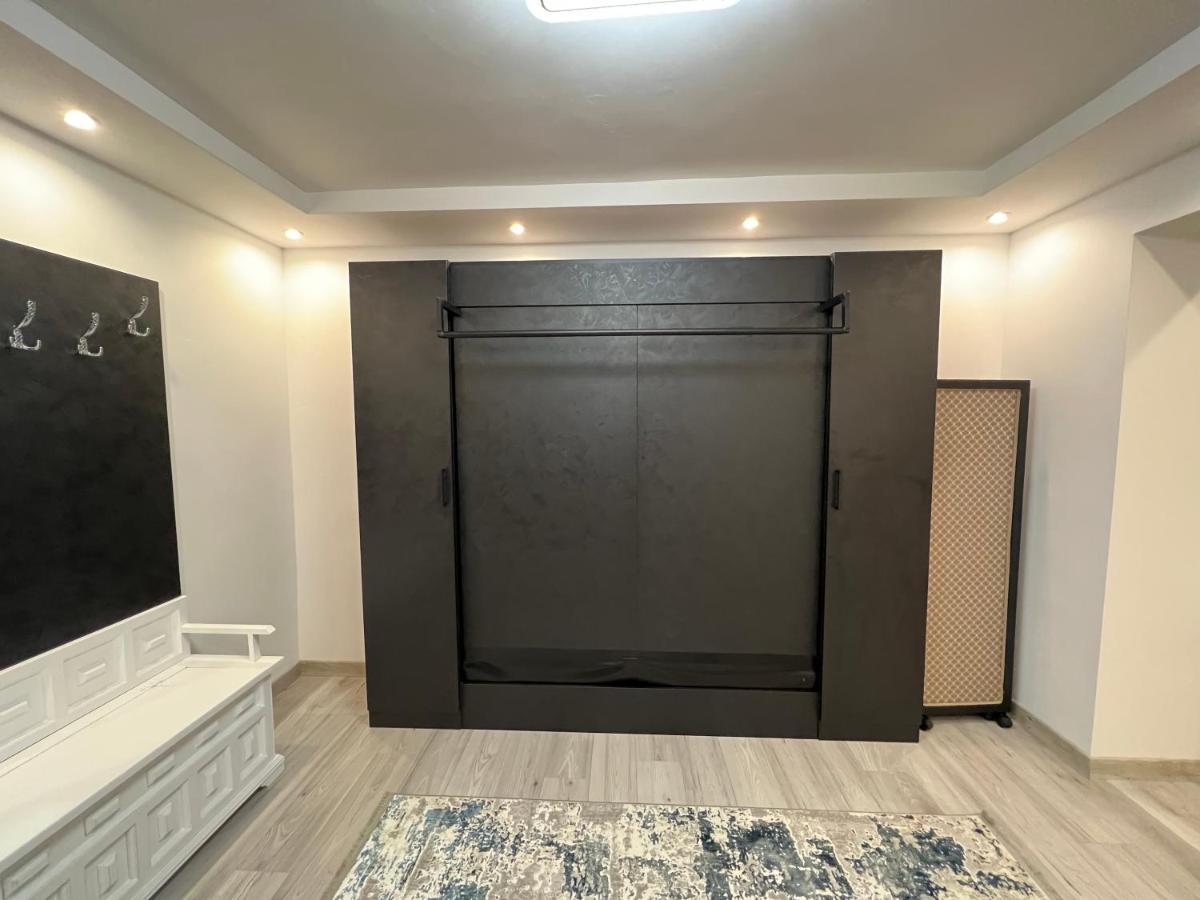 Apartment Tirana On Myslym Shyri Exteriör bild
