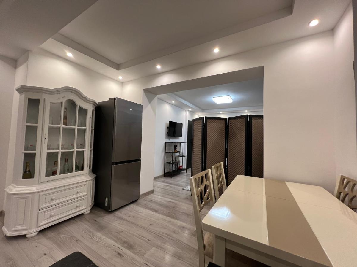 Apartment Tirana On Myslym Shyri Exteriör bild