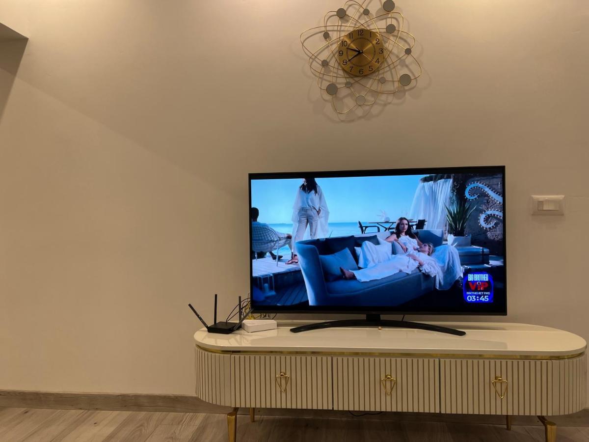 Apartment Tirana On Myslym Shyri Exteriör bild