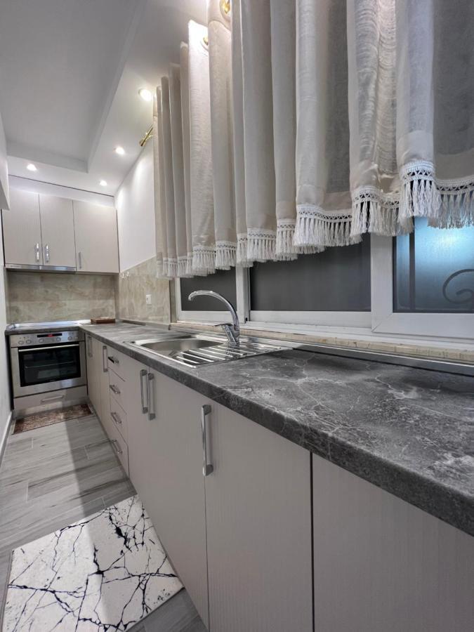 Apartment Tirana On Myslym Shyri Exteriör bild