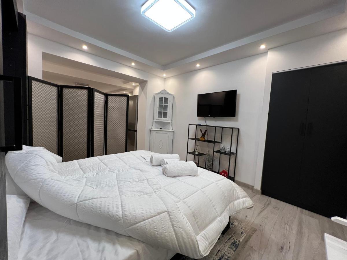 Apartment Tirana On Myslym Shyri Exteriör bild